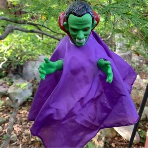 Vintage Halloween Animated Vampire (Glows, Shakes, & Makes Creepy Sounds)